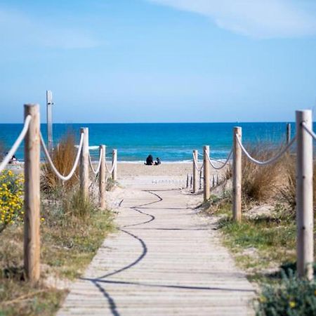 Vilanova i la Geltrú New Beside Sitges With Pool Beside Beach מראה חיצוני תמונה