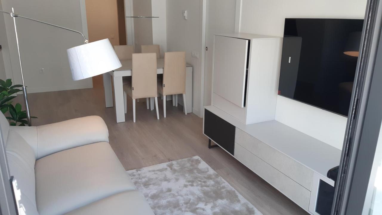Vilanova i la Geltrú New Beside Sitges With Pool Beside Beach מראה חיצוני תמונה