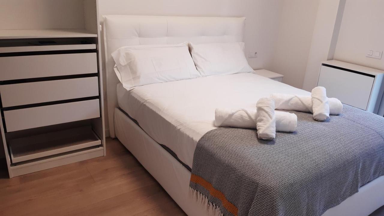 Vilanova i la Geltrú New Beside Sitges With Pool Beside Beach מראה חיצוני תמונה