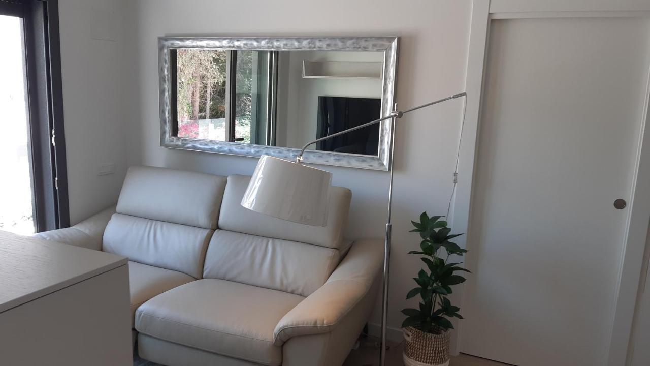 Vilanova i la Geltrú New Beside Sitges With Pool Beside Beach מראה חיצוני תמונה