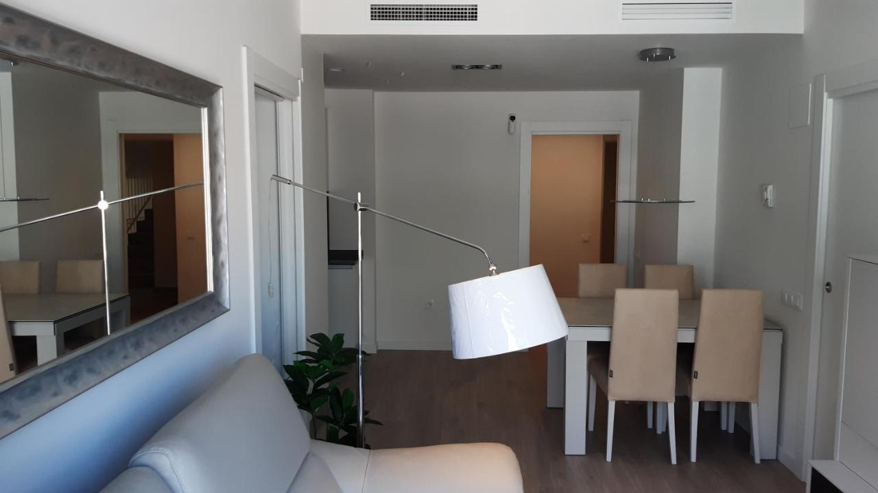 Vilanova i la Geltrú New Beside Sitges With Pool Beside Beach מראה חיצוני תמונה