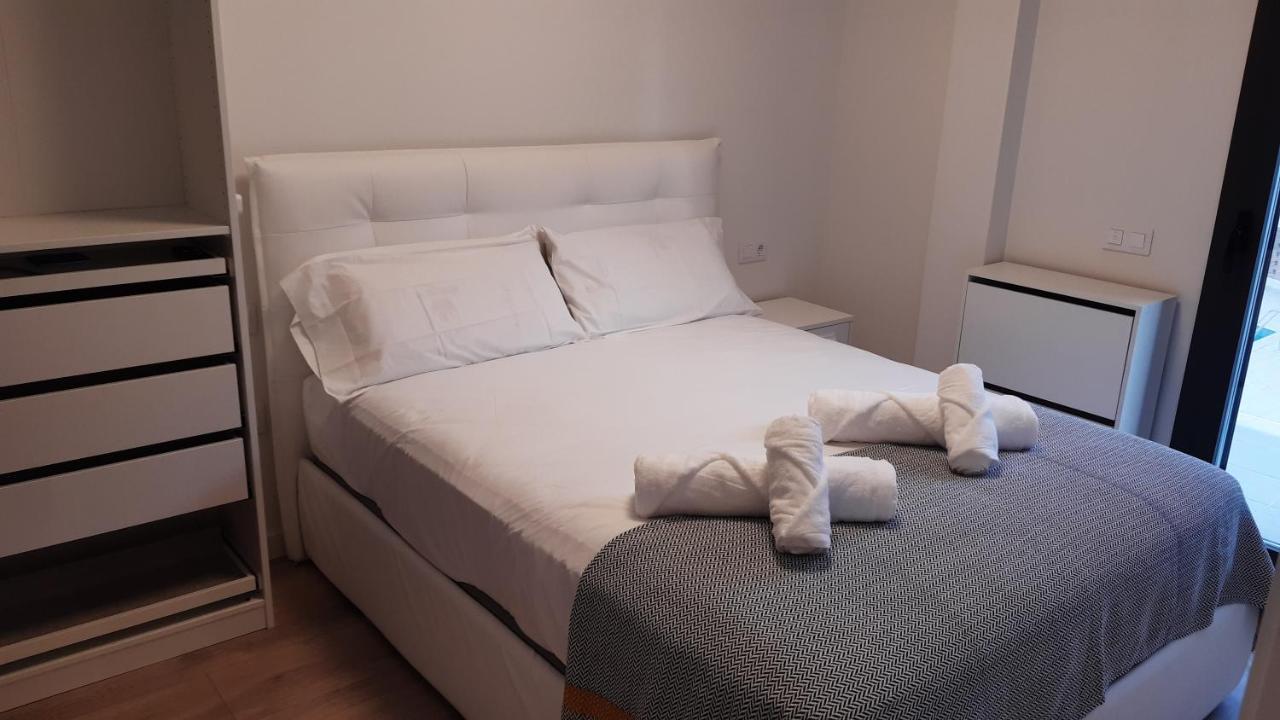 Vilanova i la Geltrú New Beside Sitges With Pool Beside Beach מראה חיצוני תמונה