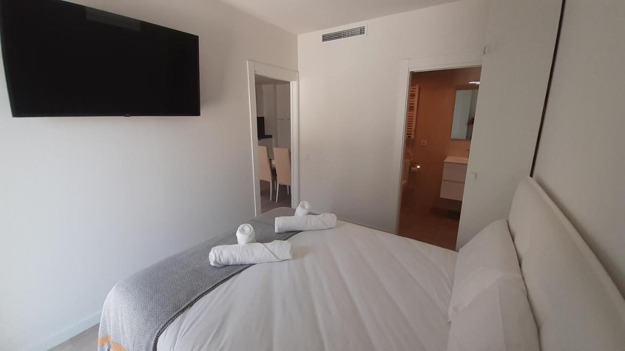 Vilanova i la Geltrú New Beside Sitges With Pool Beside Beach מראה חיצוני תמונה
