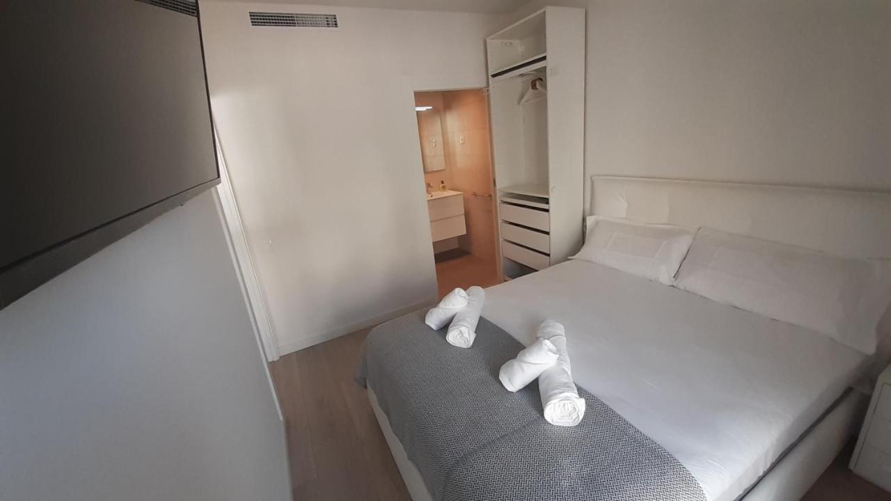 Vilanova i la Geltrú New Beside Sitges With Pool Beside Beach מראה חיצוני תמונה