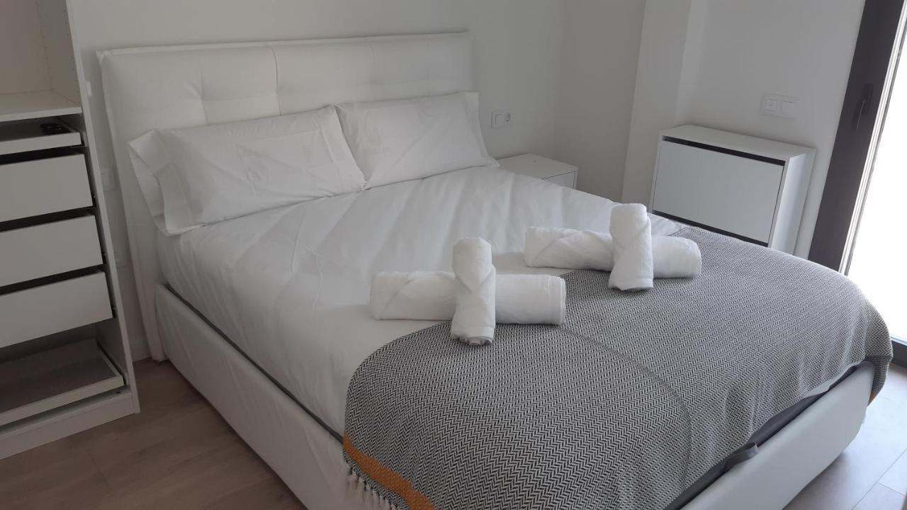 Vilanova i la Geltrú New Beside Sitges With Pool Beside Beach מראה חיצוני תמונה